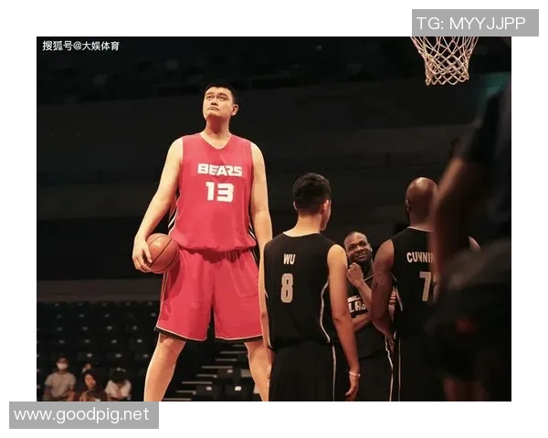 姚明回归上海CBA引发热议球迷期待传奇巨星再创辉煌 姚明回归上海CBA引发热议球迷期待传奇巨星再创辉煌