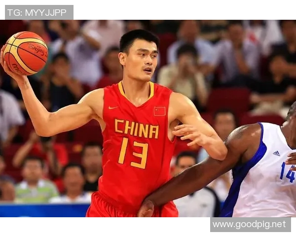 姚明手指弯曲背后的故事与篮球生涯的艰辛历程