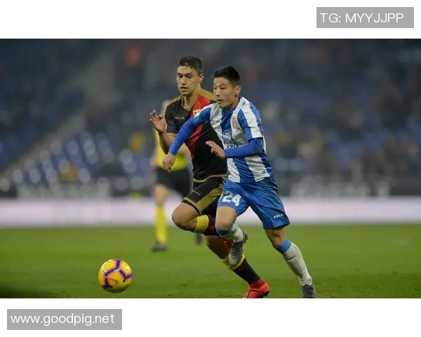 足球明星亲自洗鞋视频曝光引发球迷热议与追捧