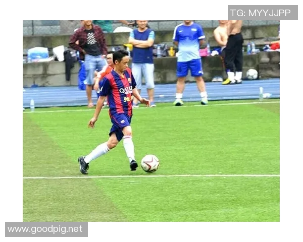 当足球明星邂逅亚洲女友他们的爱情故事在绿茵场上绽放的浪漫与挑战 当足球明星邂逅亚洲女友他们的爱情故事在绿茵场上绽放的浪漫与挑战