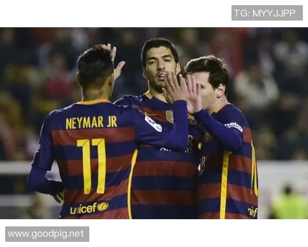 足球明星梅西化身时尚潮流引领者展现全新魅力与风采 足球明星梅西化身时尚潮流引领者展现全新魅力与风采