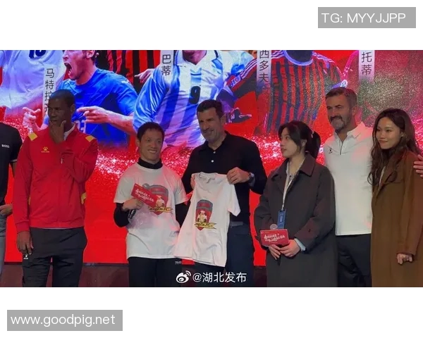 世界足球明星齐聚武汉直播盛典精彩瞬间回顾与球迷互动盛况